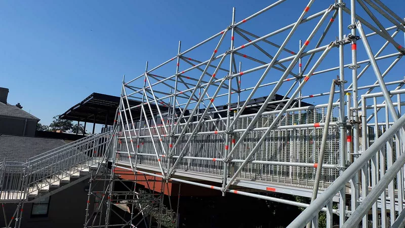 Modularna Allround skela na objektu